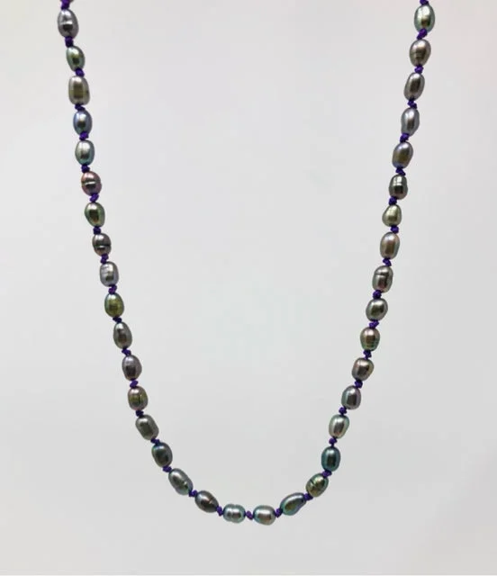 Modern Gemstone Necklaces-Green Sead Pearl Necklace