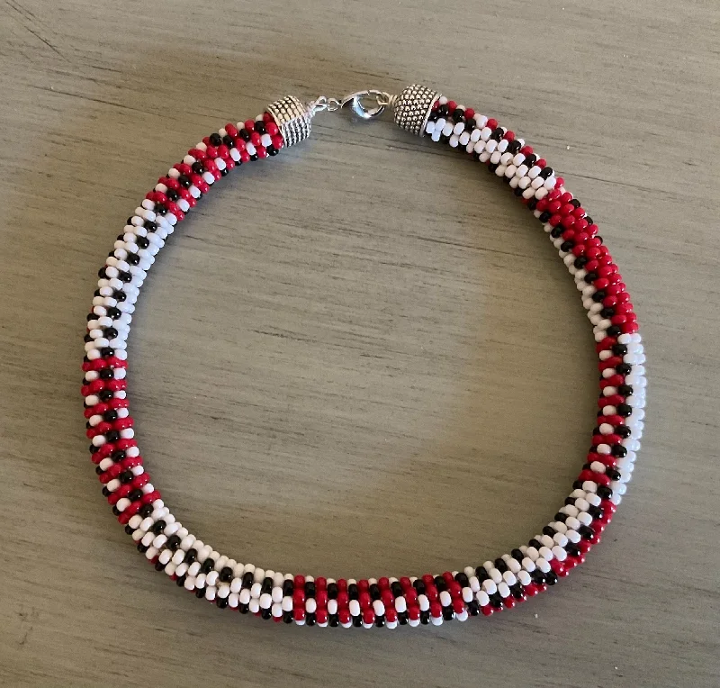 Handmade Necklaces for Women-Necklace Red, White and Black Bead Crochet Necklace, Japanese Round Glass Beads